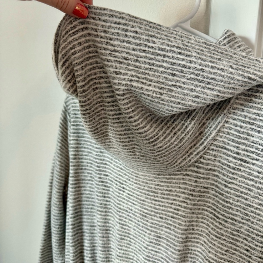 Lou & Grey Gray Striped Cowl Neck Dress Size Medium Gray White Tie Waist Casual - Picture 6 of 13